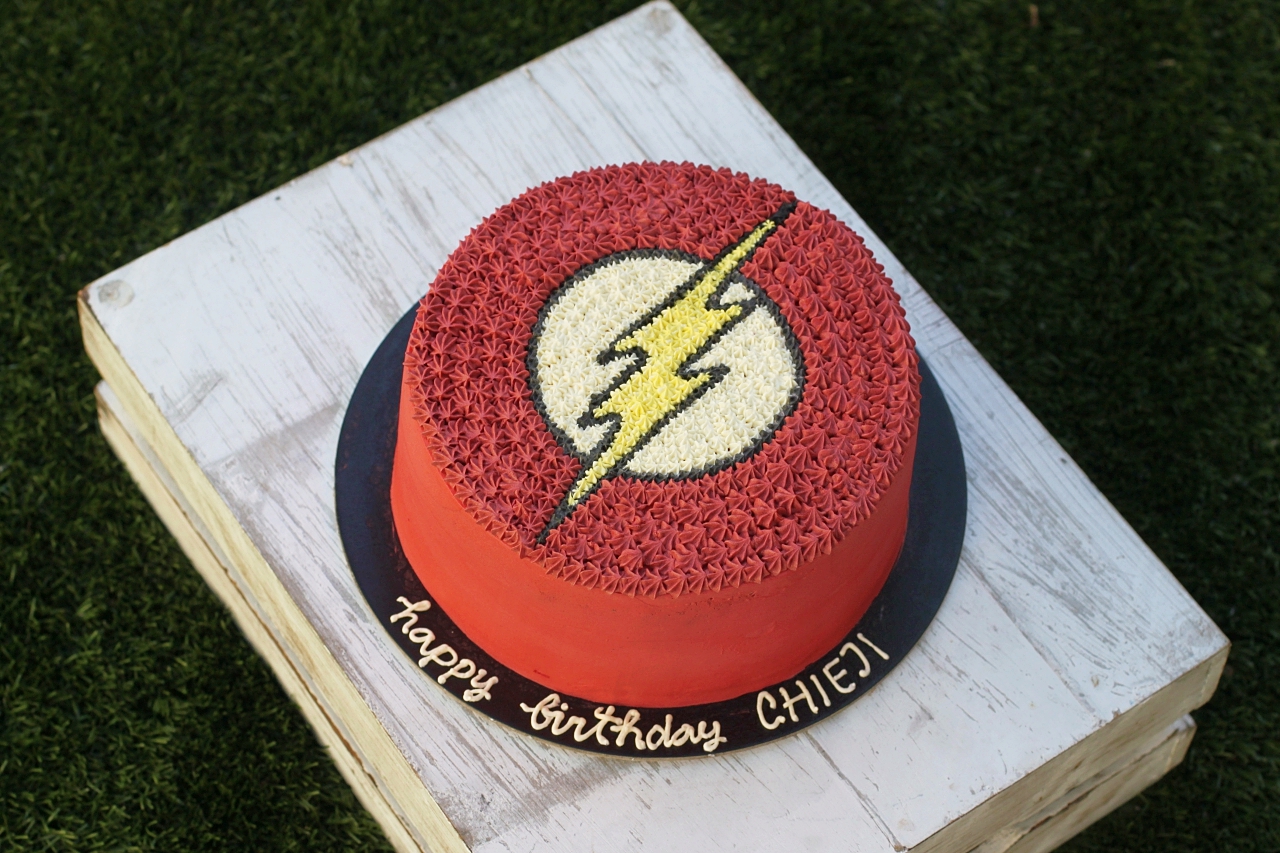 The Flash Cake - Decorated Cake by Chris Durón - CakesDecor